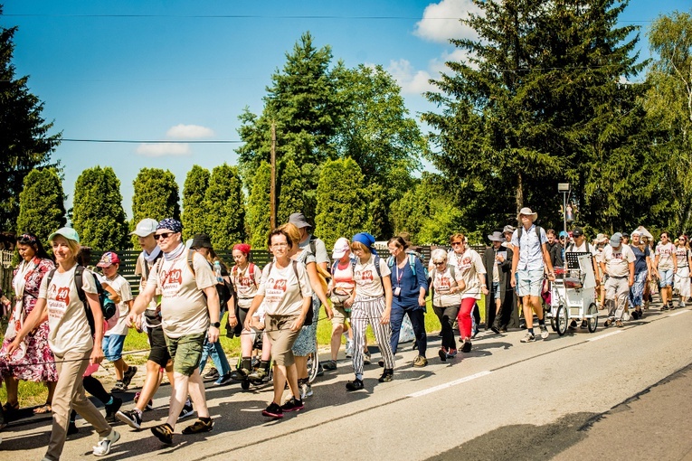 Jasna Góra już niedaleko - ostatni dzień pielgrzymowania