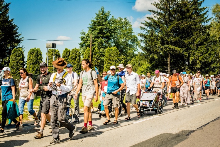 Jasna Góra już niedaleko - ostatni dzień pielgrzymowania