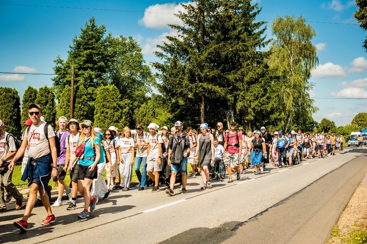 Jasna Góra już niedaleko - ostatni dzień pielgrzymowania