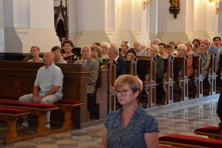 Wprowadzenie relikwii bł. ks. Jerzego Popiełuszki do parafii w Kutnie