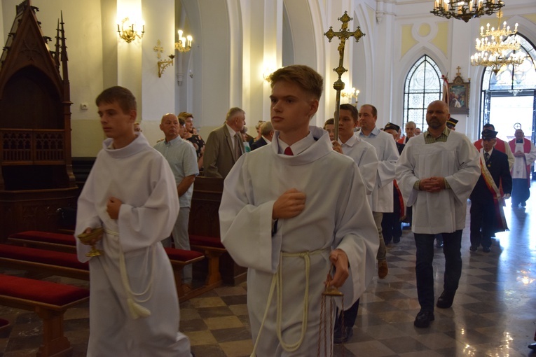 Wprowadzenie relikwii bł. ks. Jerzego Popiełuszki do parafii w Kutnie
