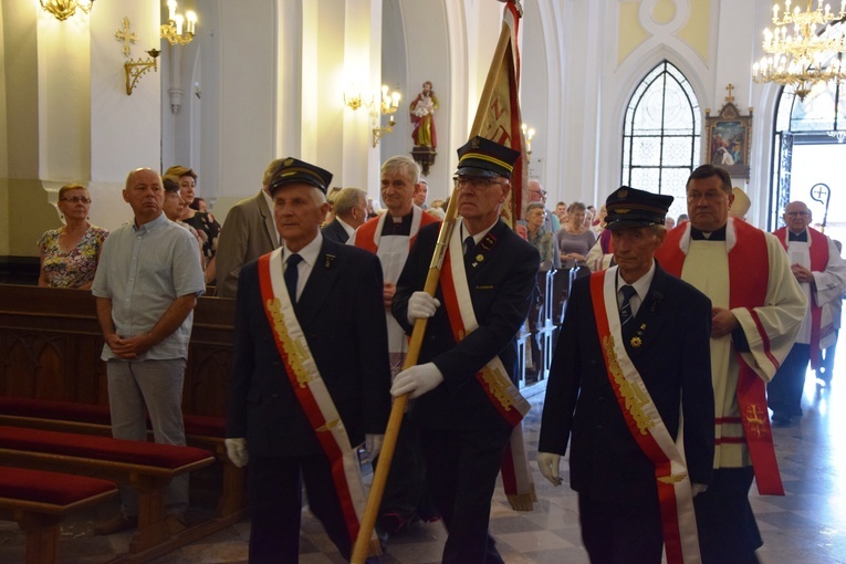 Wprowadzenie relikwii bł. ks. Jerzego Popiełuszki do parafii w Kutnie