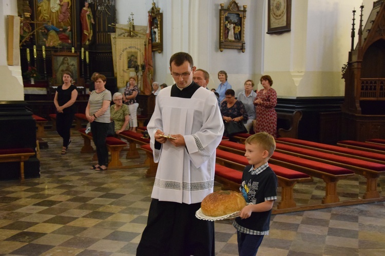 Wprowadzenie relikwii bł. ks. Jerzego Popiełuszki do parafii w Kutnie