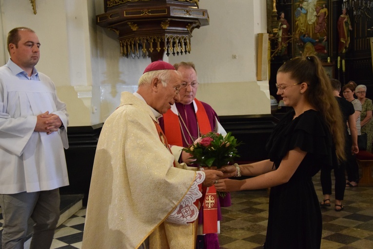 Wprowadzenie relikwii bł. ks. Jerzego Popiełuszki do parafii w Kutnie