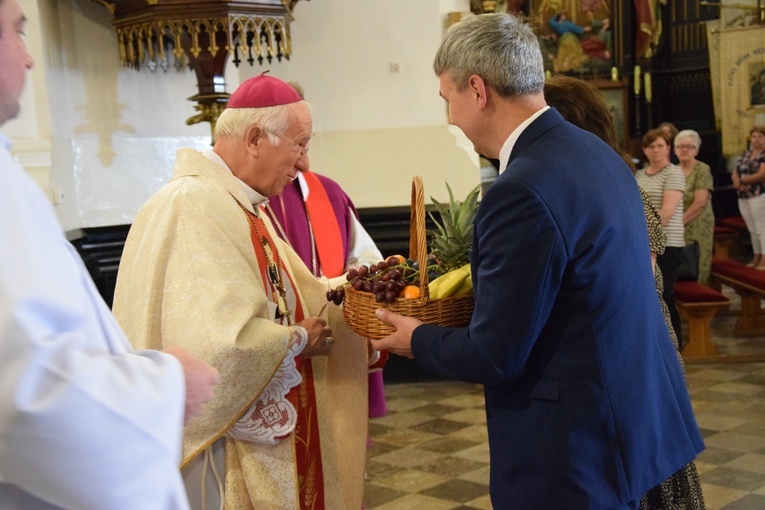 Wprowadzenie relikwii bł. ks. Jerzego Popiełuszki do parafii w Kutnie