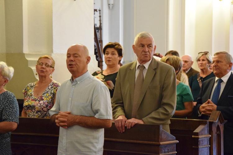 Wprowadzenie relikwii bł. ks. Jerzego Popiełuszki do parafii w Kutnie