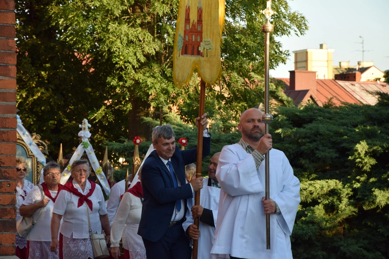 Wprowadzenie relikwii bł. ks. Jerzego Popiełuszki do parafii w Kutnie