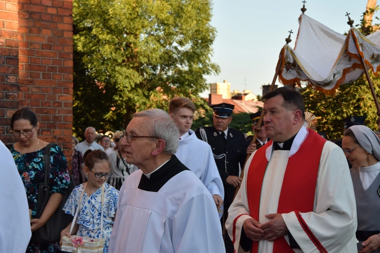 Wprowadzenie relikwii bł. ks. Jerzego Popiełuszki do parafii w Kutnie