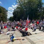 Pasterz diecezji przywitał pątników wchodzących na Jasną Górę