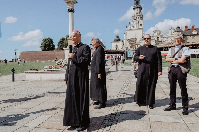 Zielonogórscy pątnicy u Pani Jasnogórskiej