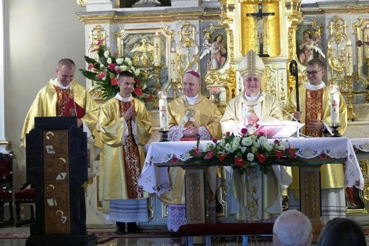 Jubileusz 400-lecia sióstr elżbietanek cieszyńskich z nuncjuszem i biskupami - 2022