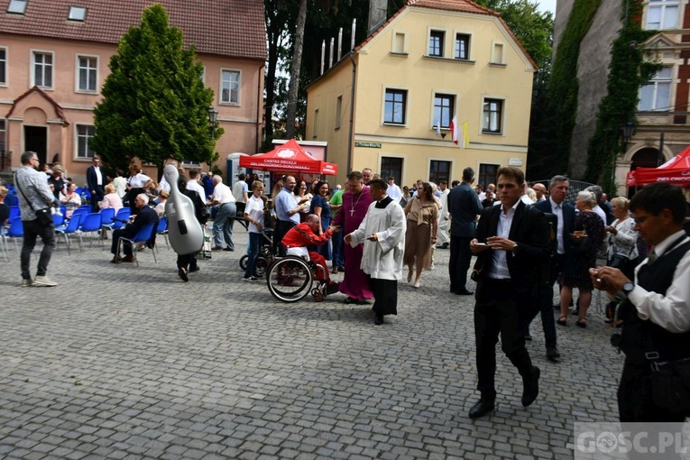 Sakra w obiektywie