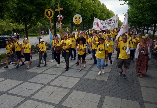 Pielgrzymka z diecezji radomskiej weszła na Jasną Górę