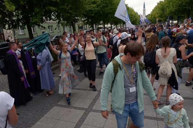 Pielgrzymka z diecezji radomskiej weszła na Jasną Górę