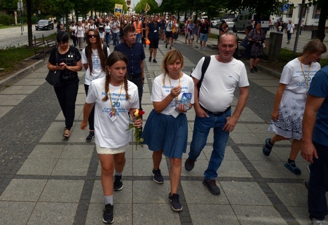 Pielgrzymka z diecezji radomskiej weszła na Jasną Górę