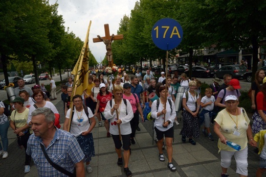 Pielgrzymka z diecezji radomskiej weszła na Jasną Górę