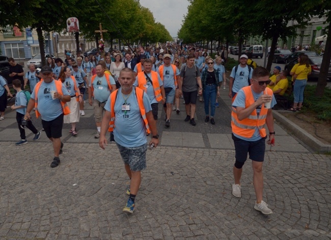 Pielgrzymka z diecezji radomskiej weszła na Jasną Górę