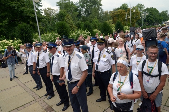 Pielgrzymka z diecezji radomskiej weszła na Jasną Górę