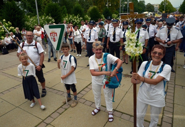 Pielgrzymka z diecezji radomskiej weszła na Jasną Górę