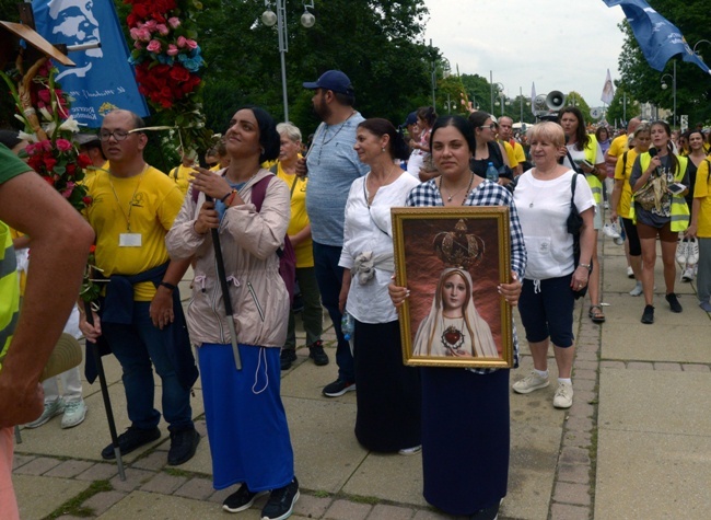 Pielgrzymka z diecezji radomskiej weszła na Jasną Górę