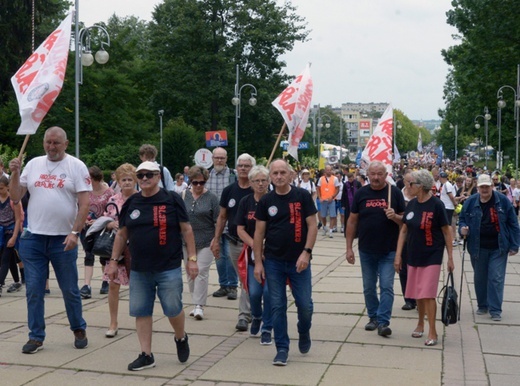 Pielgrzymka z diecezji radomskiej weszła na Jasną Górę