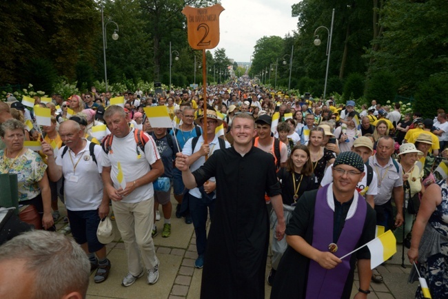 Pielgrzymka z diecezji radomskiej weszła na Jasną Górę