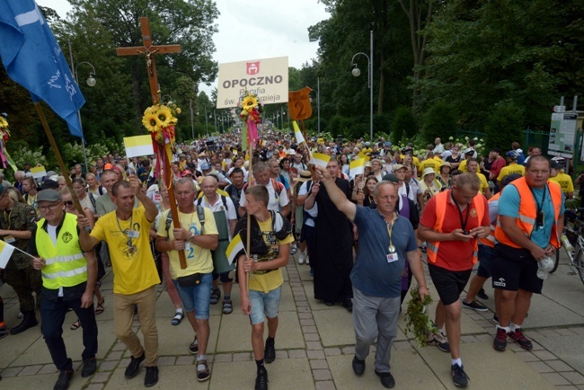 Pielgrzymka z diecezji radomskiej weszła na Jasną Górę