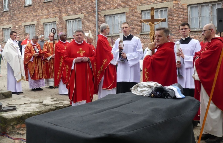 81. rocznica śmierci św. Maksymiliana w Oświęcimiu - pielgrzymka i Msza św. przy Bloku Śmierci