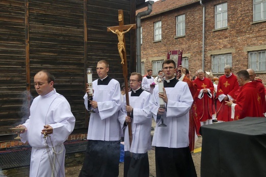 81. rocznica śmierci św. Maksymiliana w Oświęcimiu - pielgrzymka i Msza św. przy Bloku Śmierci