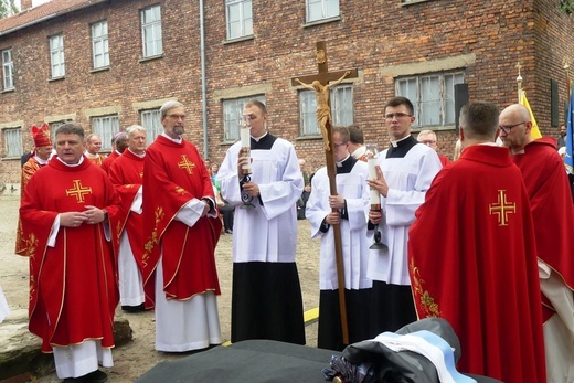 81. rocznica śmierci św. Maksymiliana w Oświęcimiu - pielgrzymka i Msza św. przy Bloku Śmierci