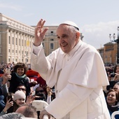 Kard. Parolin: Wolą papieża jest udanie się zarówno do Moskwy, jak i do Kijowa, z zamiarem położenia kresu wojnie