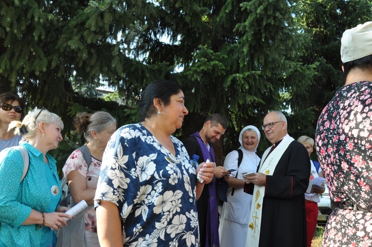 Bp Andrzej Czaja pobłogosławił 46. Pieszą Pielgrzymkę Opolską na Jasną Górę