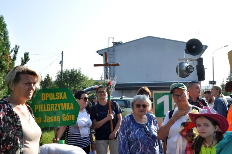 Bp Andrzej Czaja pobłogosławił 46. Pieszą Pielgrzymkę Opolską na Jasną Górę