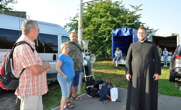 Bp Andrzej Czaja pobłogosławił 46. Pieszą Pielgrzymkę Opolską na Jasną Górę