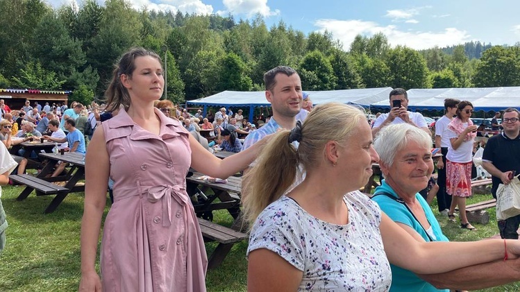 Nowa Wieś. Na odpuście biskup zatańczył poloneza