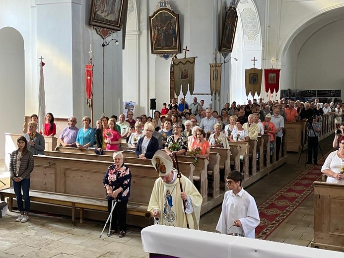 Nowa Wieś. Na odpuście biskup zatańczył poloneza