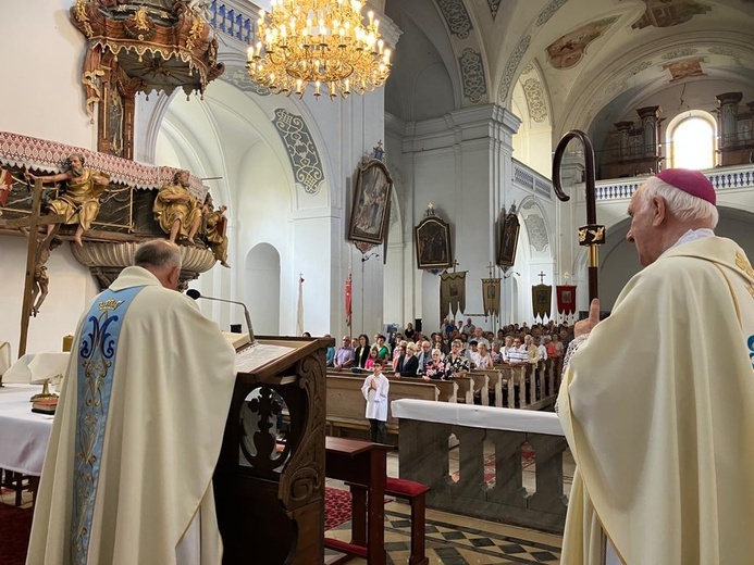 Nowa Wieś. Na odpuście biskup zatańczył poloneza