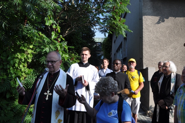 Bp Andrzej Czaja pobłogosławił 46. Pieszą Pielgrzymkę Opolską na Jasną Górę