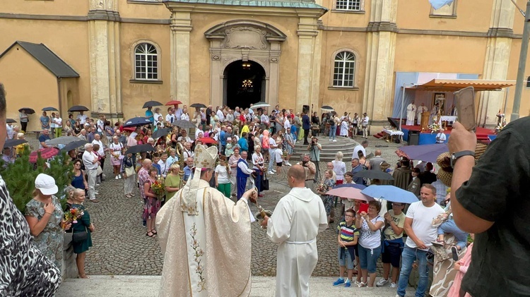 Odpust z asystą wojska w Wambierzycach