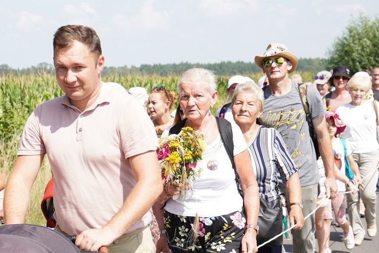 Uroczystość Wniebowzięcia NMP w Ligocie Książęcej z pielgrzymami z Namysłowa