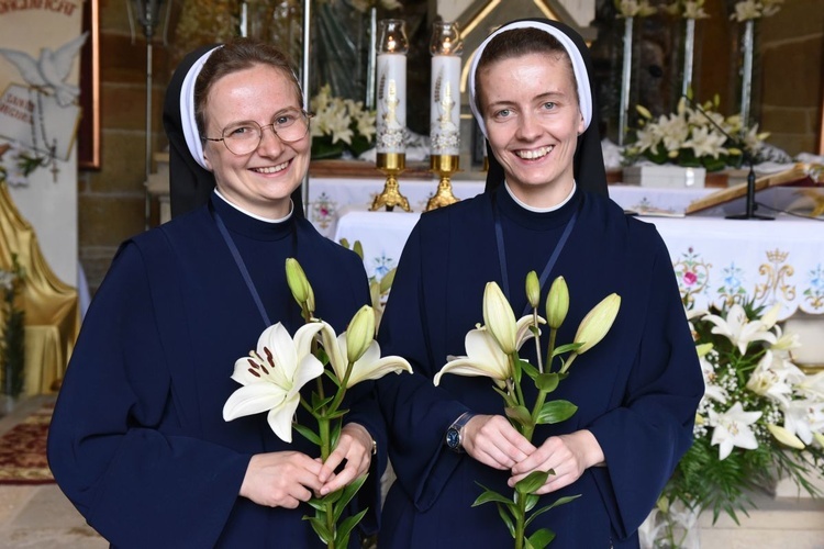 Siostry złożyły śluby wieczyste w zgromadzeniu służebniczek starowiejskich. 