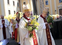 Bp Czaja: Kościół na wielu poziomach życia przyjmuje duchowość światową