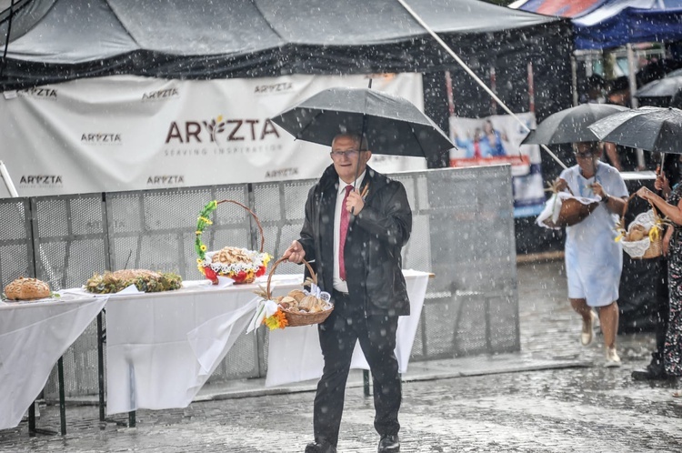 Rolnicy ze Strzegomia podziękowali za plony