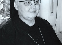 	Jadwiga wstąpiła do zakonu w 1985 roku.