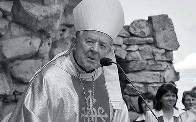 	Biskup John W. Yanta  na Górze Świętej Anny.