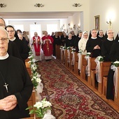 	Zakonnice odnowiły zobowiązanie do ubóstwa, czystości i posłuszeństwa. Modlił się za nie bp Roman Marcinkowski.