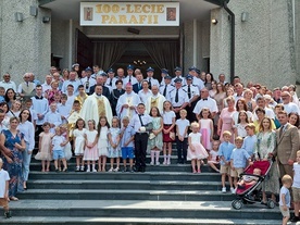 	Pamiątkowe zdjęcie uczestników liturgii.