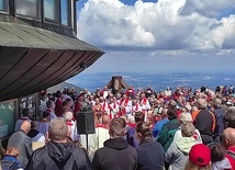 Podczas Eucharystii dopisała pogoda. 