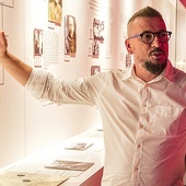 ▲	Piotr Dmitrowicz, dyrektor muzeum, zachęca do podzielenia się zdjęciami, relacjami czy listami związanymi z naukowcem, który został papieżem.
