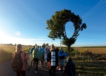 ▲	Wędrówka obejmuje nie tylko karmienie się Słowem i wysiłek fizyczny, ale także spotkania z ludźmi i pięknem Bożego stworzenia.
